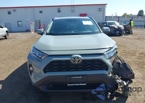 2021 Toyota Rav4 Xle z USA, uszkodzony, nr VIN 2T3P1RFV4MW224120